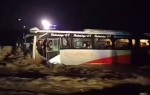 विनयी खोलामा आएको बाढीले बस बगायो, यात्रुको सकुशल उद्दार