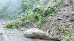 पहिरोले पृथ्वी राजमार्ग अवरुद्ध