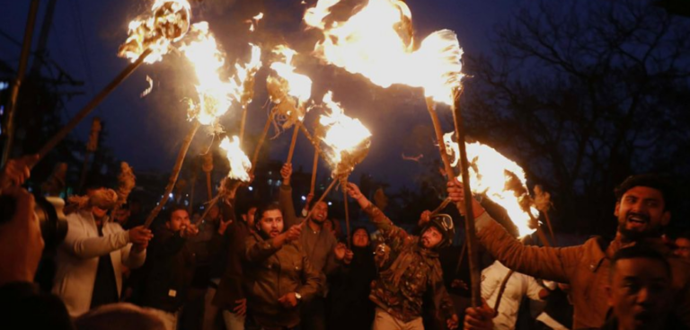 काठमाडौंमा अनेरास्ववियुको मसाल जुलुस, झण्डा जलाएको घटनाको छानबिन माग