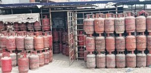 श्रीराम ग्यास उद्योगको गोदाममा छ हजार सिलिन्डर लुकाएको भेटियो