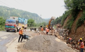 मुग्लिन–मलेखु सडकको काम तीन वर्षमा ३७ प्रतिशत मात्र