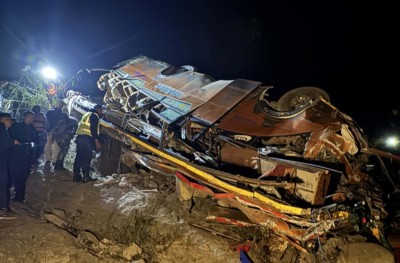 त्रिशूलीमा बस खस्दा १८ यात्रुको घटनास्थलमै मृत्यु, २५ जना घाइते