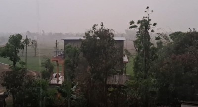 भीषण हावाहुरीसहितको वर्षाले देशका विभिन्न स्थानको जनजीवन प्रभावित