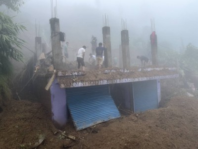 बाढीपहिरो र चट्याङमा परेर ५२ जनाको मृत्यु