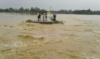 माई खोलामा आएको बाढीले ५०बिघामा लगाएको मकैबाली नष्ट