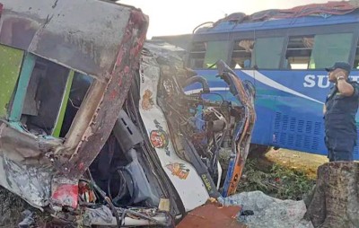 वनभोजका लागि बर्दियाबाट दाङको चखौरा आउँदै गरेको बस दुर्घटना