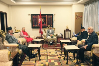 प्रधानमन्त्री-तीन राजनीतिक दलका शीर्ष नेता पहिलो पटक आमनेसामने