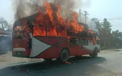 यात्रु बसले साइकललाई ठक्कर दिएपछि स्थानीयद्वारा बसमा आगजनी