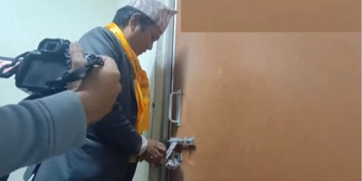 बीपी  स्वास्थ्य विज्ञान प्रतिष्ठानका उपकूलपतिको कार्यकक्षमा लगाएको ताला खोल्न आदालतको  आदेश