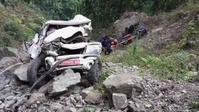 जिप दुर्घटनामा दुईजनाको मृत्यु