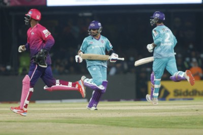 एनपीएलको उद्घाटन खेलमा डिफेन्डिङ च्याम्पियन जनकपुर काठमाडौंसँग पराजित