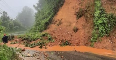 देशभर अतिभारी वर्षा, अधिकांश नदीमा जलसतह खतराको स्तरभन्दा माथि, पृथ्वी राजमार्गमा दर्जनभन्दा बढी पहिरो