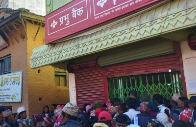 प्रभु बैंकको बचतकर्ताको रकम हिनामिना गर्ने बैंकका कर्मचारीविरुद्ध प्रहरीमा मुद्दा