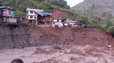 रुकुमपश्चिममा बाढीले घर बगाउँदा तीन बालबालिका पुरिए, ७ घाइते