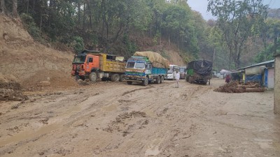 वर्षाले नारायणगढ-बुटवल सडक अवरुद्ध