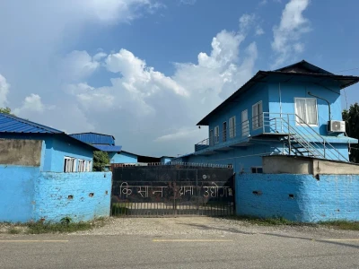 रत्ननगरको दाना उद्योगको पर्खाल भत्किँदा ३ जनाको मृत्यु