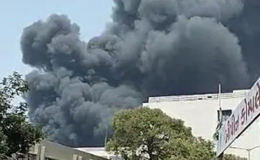 भारतको अहमदावादमा २ सय ४२ यात्रु सवार एयर इण्डियाको विमान दुर्घटना