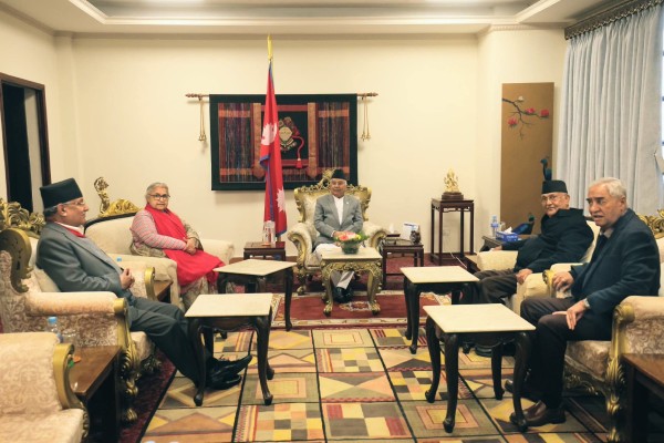 प्रधानमन्त्री-तीन राजनीतिक दलका शीर्ष नेता पहिलो पटक आमनेसामने