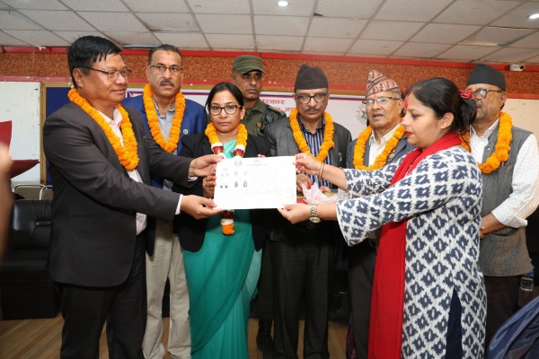 भरतपुरका १ सय २९ सुकुम्बासी घरधुरीलाई लालपूर्जा वितरण