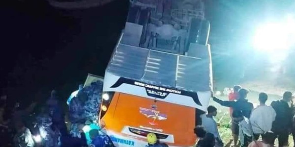 दाङमा राप्तीमा बस खस्दा १२ जनाको मृत्यु, ८ जनाको सनाखत