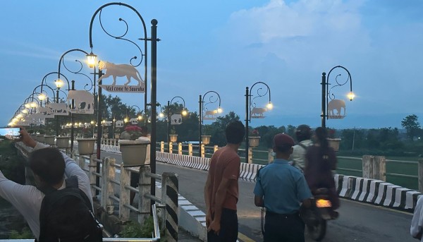 सौराहा सौन्दर्यकरण सुरु, पहिलो चरणमा चित्रसारी पुलमा बत्ती जडान र सजावट