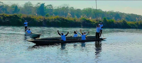 चितवन हात्ती महोत्सवअन्तर्गतको डुंगा दौडमा खैरहनी नगरपालिका उत्कृष्ट