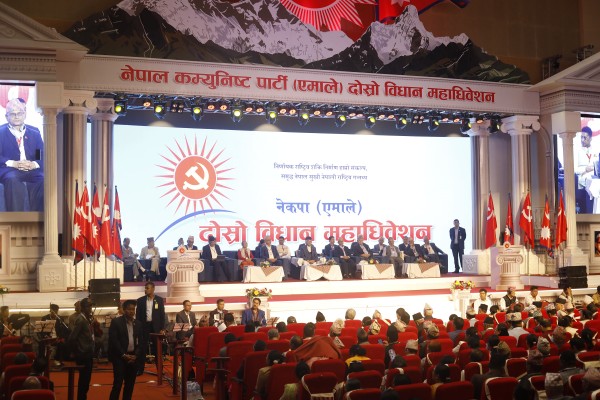 एमाले विधान महाधिवेशन : ओली झन् बलियो