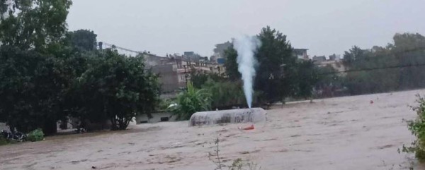 हनुमन्ते खोलाले ग्याँस बुलेट बगायो, स्थानीय त्रसित