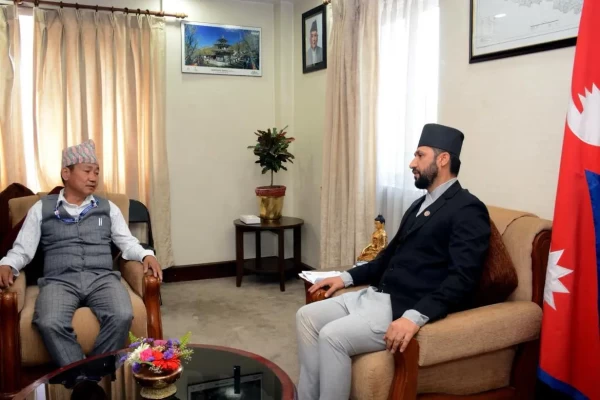 गृहमन्त्री र मेयर हर्क साम्पाङबीच भेटवार्ता