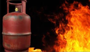 कमलपोखरीको सानदार मममा ग्यास सिलिन्डर बिस्फोट हुँदा १४ जना घाइते