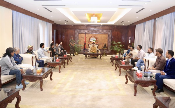 कलाकारलाई प्रधानमन्त्री कार्कीको आग्रह : दुष्प्रचार चिर्नका लागि भूमिका खेलिदिनुहोस्