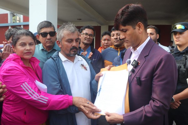 विदेशी मह आयात गर्न दिने सरकारको निर्णयप्रति मौरीपालक किसानहरुको विरोध