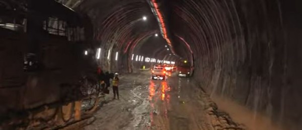 नागढुङ्गा सुरुङ ब्रेक थ्रू हुन अब ३० मिटरमात्र बाँकी