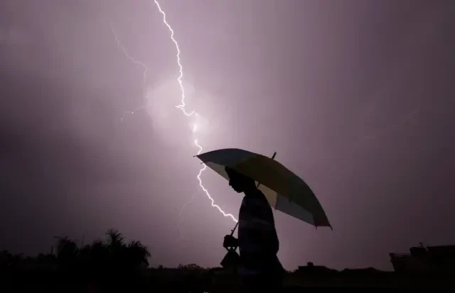 काठमाडौँ उपत्यकासहित देशका धेरै ठाउँमा हुरीबतास, चट्याङ र वर्षा