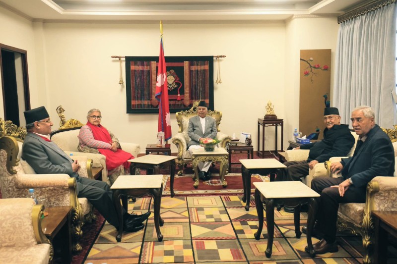 प्रधानमन्त्री-तीन राजनीतिक दलका शीर्ष नेता पहिलो पटक आमनेसामने