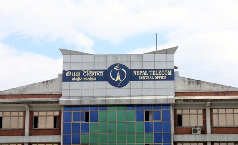 ३ वर्षमा घट्यो टेलिकम सेवा प्रदायकहरुको २१ प्रतिशत आम्दानी