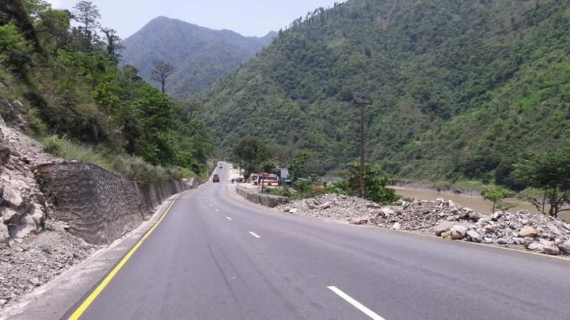 आँबुखैरेनी-मुग्लिन सडक सोमबार राति दुई घण्टा बन्द हुने