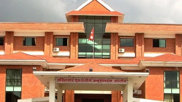 मणिपाल अस्पताललाई कानुन विपरीत राजस्व छुट दिएको विषयमा पोखरा महानगरमा अख्तियारको छापा