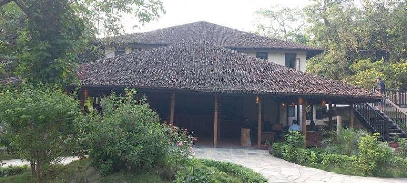ठूला होटल खुलेसँगै चितवनमा बढ्न थाले खर्चालु विदेशी  पर्यटक