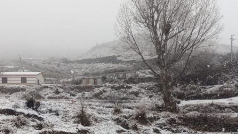 नेपालको पश्चिमी भूभागमा बिहानैदेखि हिउँदे वर्षा र हिमपात