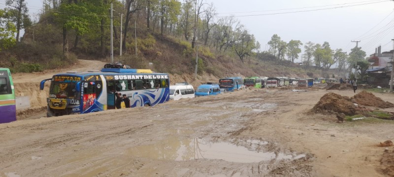 वर्षाका कारण दाउन्नेमा जाम