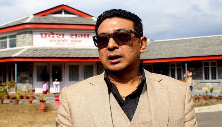 सांसद दीपक मनाङे पदमुक्त