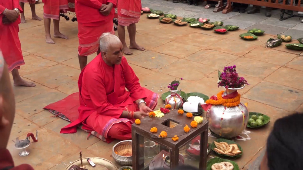 हनुमानढोकाको दसैँँघरमा विधिपूर्वक भित्र्याइयो फूलपाती