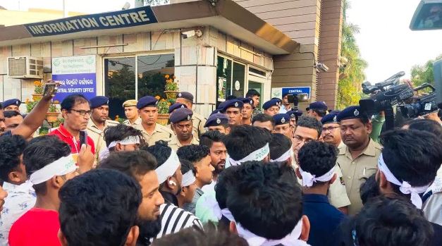 केआईआईटी अध्ययनरत डेढ सयभन्दा बढी विद्यार्थी नेपाल फर्किए