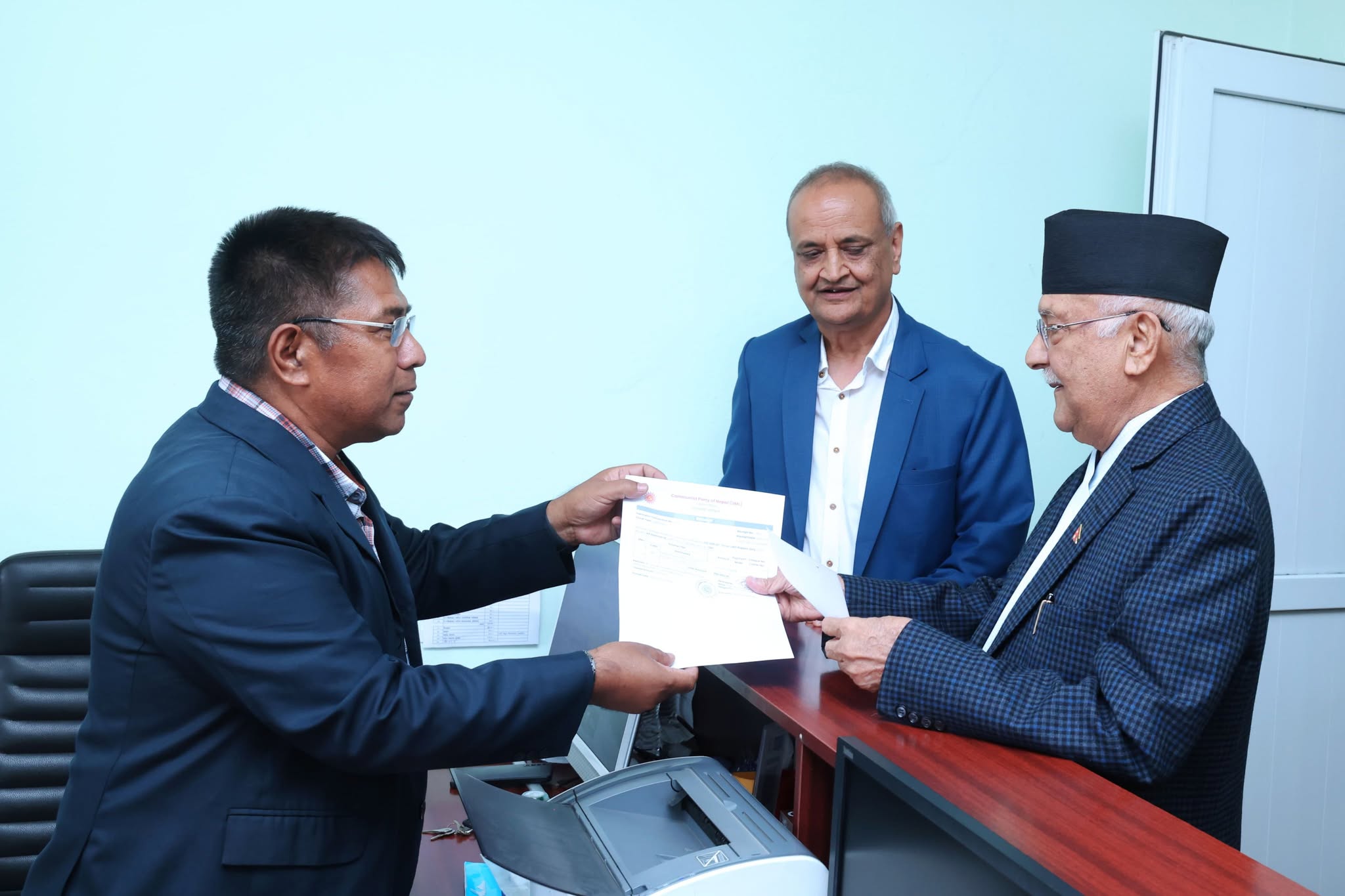 ओलीले पार्टीलाई बुझाए एक वर्षको लेबी ३ लाख