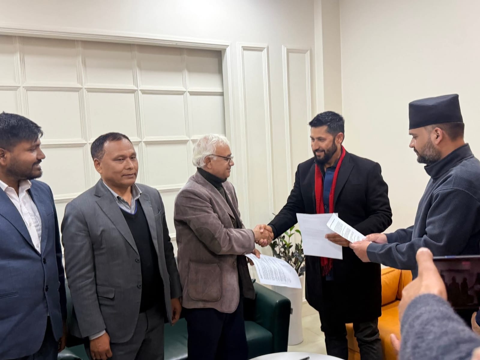 बालेन्द्रलाई साक्षी राखेर रवि-कुलमान सहमति