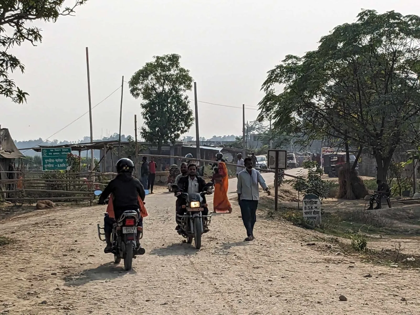पाकिस्तानी महिलाका कारण रोकिएको बाराका नाका बल्ल खोलिए