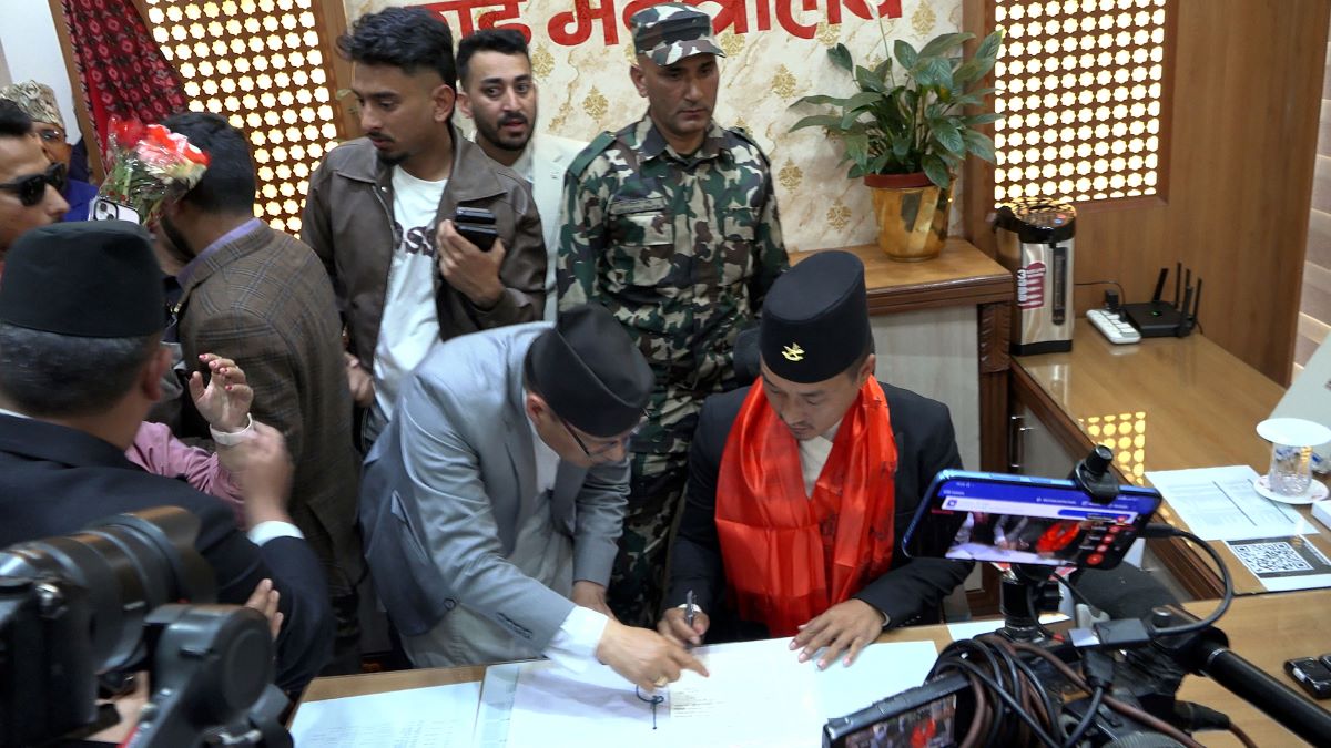 गृह मन्त्रालयको सेवा एकद्वार प्रणालीमार्फत् प्रदान गर्ने गृहमन्त्री गुरुङको निर्णय